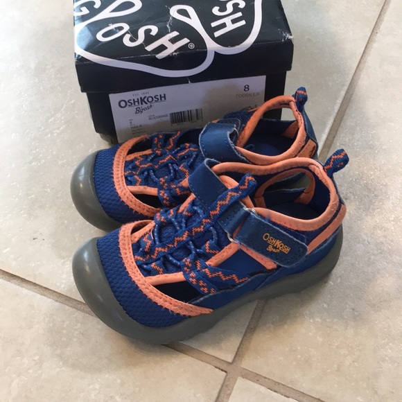 oshkosh water shoes